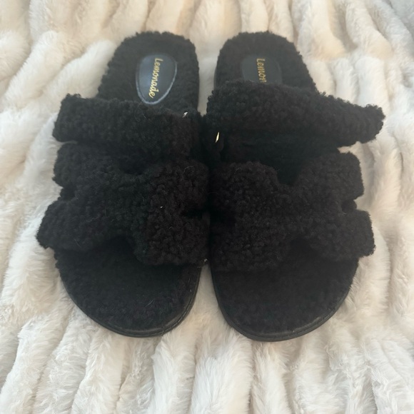 Shop Talulah Chani Teddy Velcro Slides - Picture 3 of 5